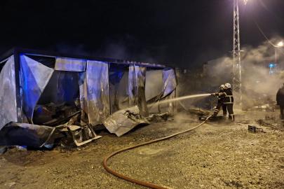 Samandağ’da konteyner yangını