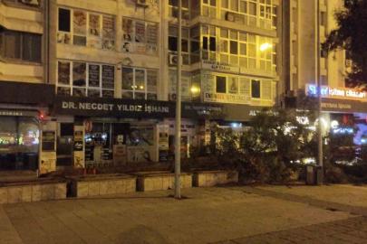 Samsun’da fırtına ağaç devirdi