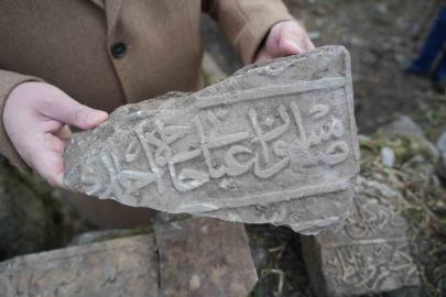 Samsun’da mezarlığın altından tarih çıkıyor: Samsun yazılı mezar kitabesi, yeni tarihi mezarlar