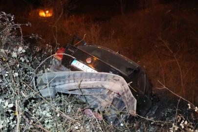 Samsun’da otomobil 3 metre yükseklikten yuvarlandı: Sürücü yara almadan kurtuldu