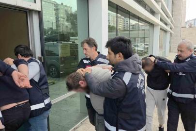 Samsun’da silahlı tehdit ve zorla para alma iddiası: 4 şüpheli adliyede