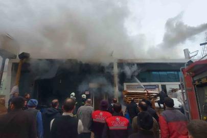 Sanayi sitesinde büyük yangın: 5 kişi hastaneye kaldırıldı