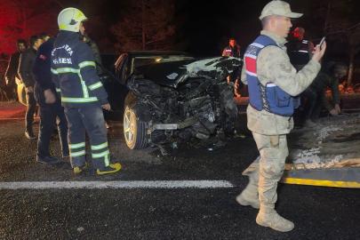Şanlıurfa’da iki araç kafa kafaya çarpıştı: 7 yaralı