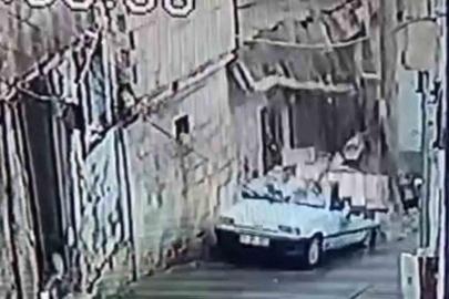 Şanlıurfa’da istinat duvarı otomobil üzerine devrildi