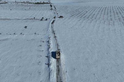 Şanlıurfa’da kapanan kırsal mahalle yolları iş makineleri ile açılıyor
