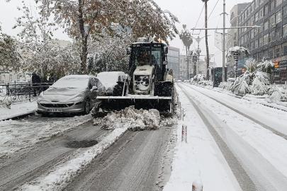 Şanlıurfa’da karla mücadele çalışmaları sürüyor