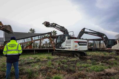 Sapanca Gölü kıyısında kaçak iskele ve yapı yıkımları devam ediyor: 89 yapı kaldırıldı