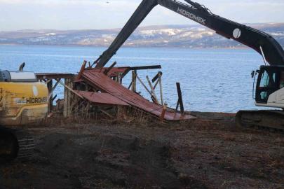 Sapanca gölü kıyısında kaçak yapıların yıkımına başlandı