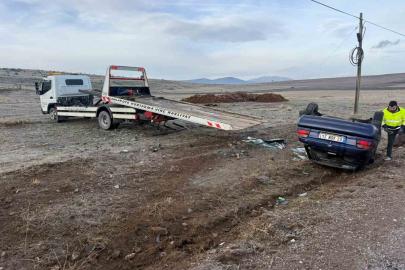 Şarampole devrilen otomobilde 2 kişi yaralandı