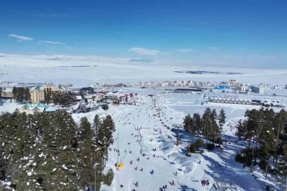 Sarıkamış Kayak Merkezi doldu taştı