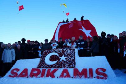 Sarıkamış’ta şehitler anısına kardan heykeller açıldı