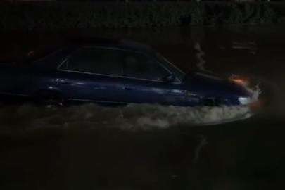 Sel sularında gemi gibi ilerledi