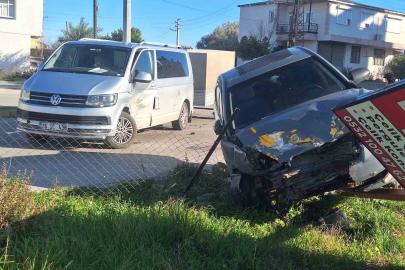 Serik’te otomobil ile minibüs çarpıştı: 1 yaralı