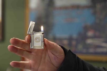 Servet değerindeki çakmaklar görenlerin ilgisini çekiyor