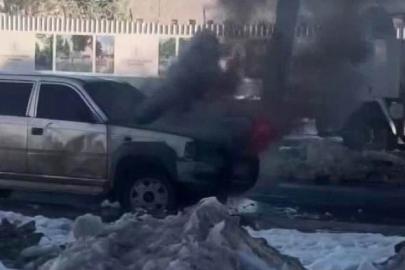 Seyir halindeki pikap alev aldı