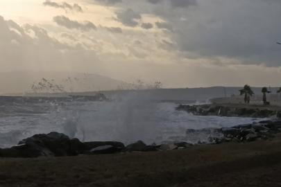 Şiddetli lodos Marmara’yı vurdu: Tekirdağ sahil dalgalarla kaplandı