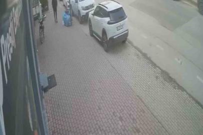 Şiddetli lodos tabelayı kopardı, facia kıl payı atlatıldı