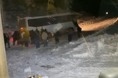 Siirt’te ekipler, cenaze taşıyan otobüs ve hastaları bir bir kurtardı