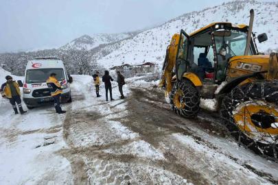Siirt’te kar nedeniyle mahsur kalan hastalar hastaneye ulaştırıldı