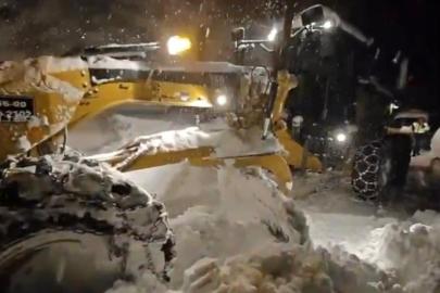 Siirt’te kardan dolayı yolda kalan aile kurtarıldı, yeni doğan bebek hastaneye ulaştırıldı