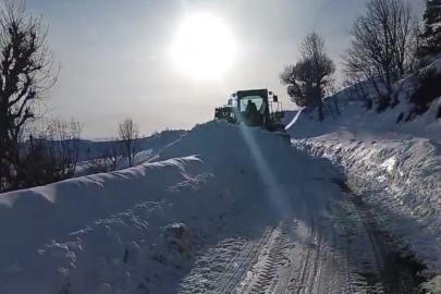 Siirt’te karla kaplı yollar açıldı