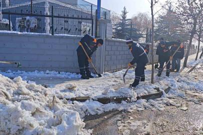 Siirt’te karla mücadele çalışmaları aralıksız sürüyor