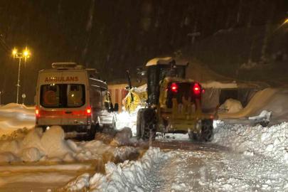 Siirt’te yolda mahsur kalan ambulans 3 saat sonra kurtarıldı