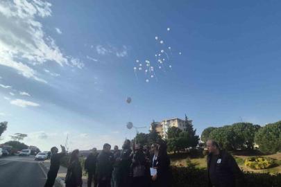 Sıla’nın hayatını kaybettiği yolda çelenkler dizildi, beyaz balonlar gökyüzüne bırakıldı