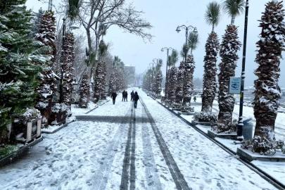 Silivri beyaz örtü ile kaplandı: Kar yağışı havadan görüntülendi