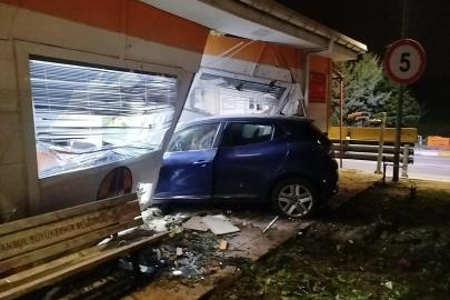 Silivri’de akollü sürücü kantar binasına çarptı: 1 ölü