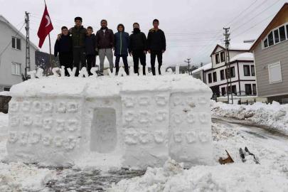 Şimdi de tarihi valilik binasını köylerine taşıdılar