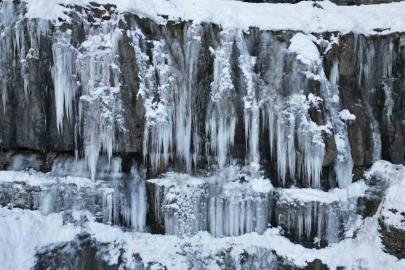 Şırnak’ta buz sarkıtları dronla görüntülendi