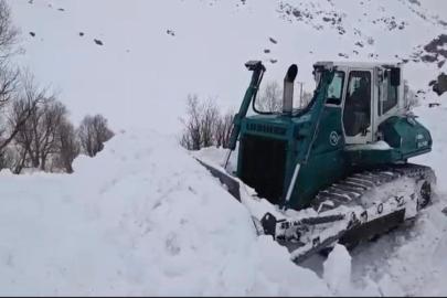 Şırnak’ta kar kalınlığı 2 metreyi aştı, ekipler vardiyalı sistemle çalışıyor