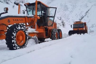 Şırnak’ta karlı yollar ulaşıma açılıyor