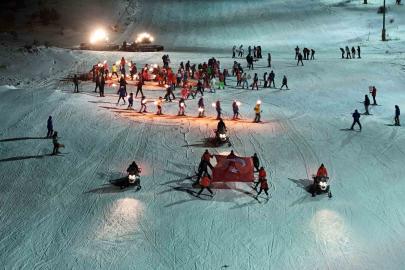 Sivas Yıldız Dağı’nda kayak sezonu halaylarla başladı