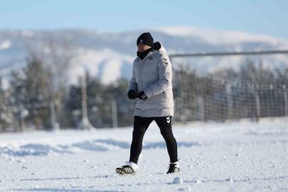 Sivasspor eksi 15 derecede idman yaptı