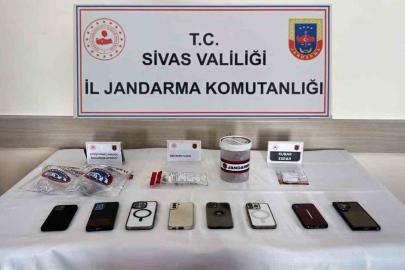 Sivas’ta eş zamanlı uyuşturucu operasyonu: 5 tutuklama
