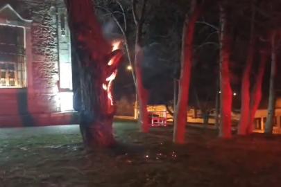 Sivrihisar Tarihi Ermeni Kilisesi önündeki tarihi ağaç ateşe verildi