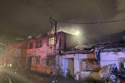 Sobadan çıkan yangın evi küle çevirdi: 2 kişi dumandan etkilendi