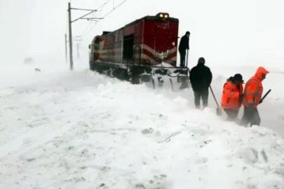 Soğuk hava ve kar yağışı demiryolu ulaşımını da olumsuz etkiledi