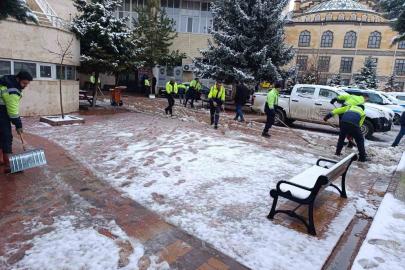 Sorgun Belediyesi ekipleri karla mücadele için sahada