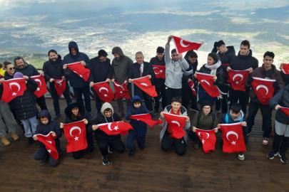 Spil’in zirvesinde Türk Bayrağı açtılar