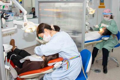 SÜ Diş Hekimliği Fakültesinde ilk muayeneler randevusuz yapılıyor