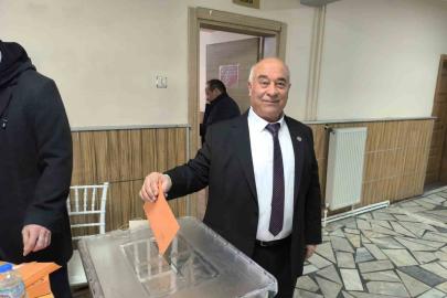 Şuhut’ta şoförler ve otomobilciler esnafı sandık başına gitti