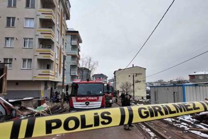 Sultanbeyli’de 5 katlı binada yangın: 12 kişi kurtarıldı