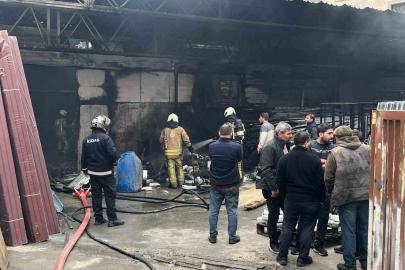 Sultanbeyli’de plastik imalathanesinde korkutan yangın