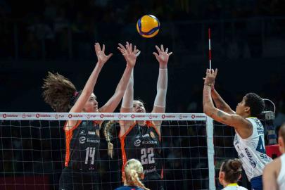 Sultanlar Ligi: Fenerbahçe Medicana: 3 - Eczacıbaşı Dynavit: 1