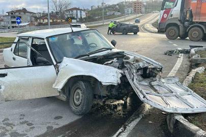 SUV araca çarpan Tofaş parçalandı: 2 yaralı