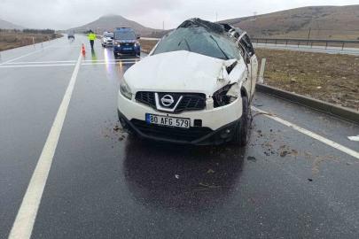 Takla atan otomobilde 3 kişi yaralandı