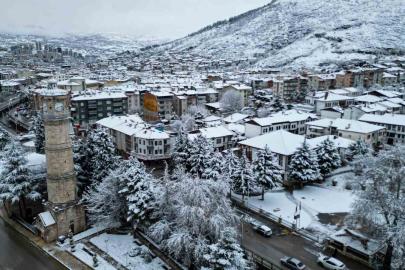 Tarihi Sulusokak beyaz örtüyle görsel şölen sundu